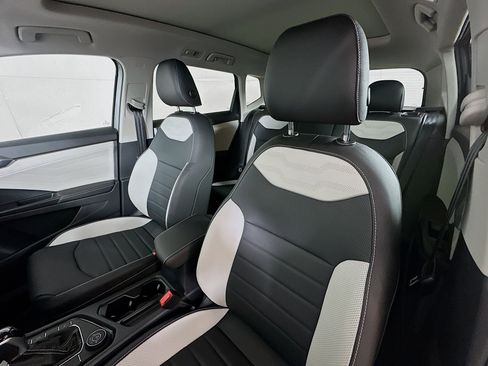 New 2026 Volkswagen Taos SEL image 20