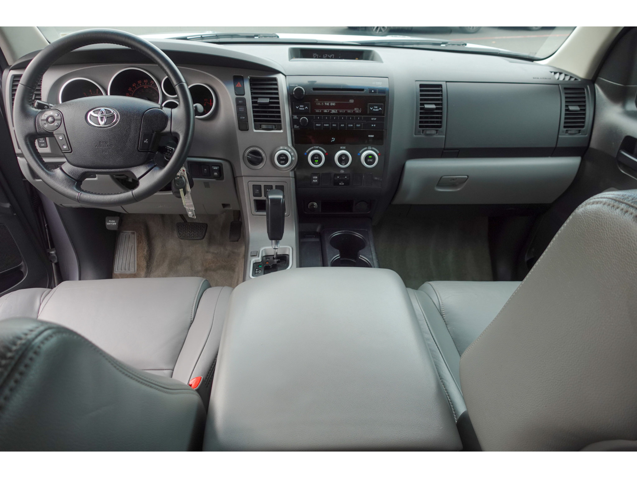 Used 2011 Toyota Sequoia SR5 AWD/4WD image 23