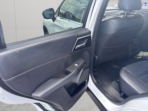 Used 2024 Mitsubishi Outlander SE FWD image 14