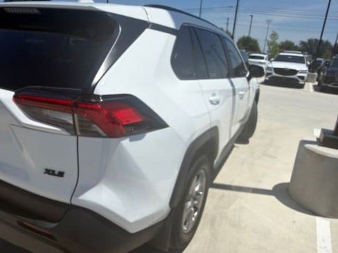Used 2024 Toyota RAV4 XLE w/ Convenience Package FWD image 4