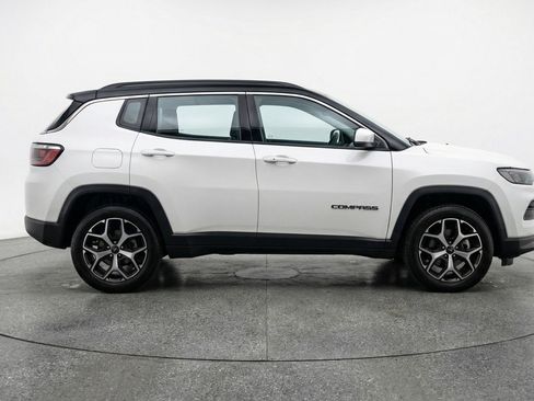 Used 2025 Jeep Compass Limited image 11