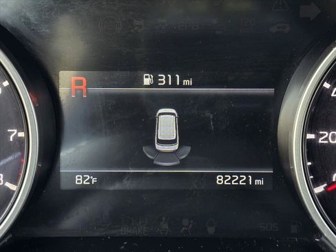 Used 2022 Kia Carnival LX FWD image 19