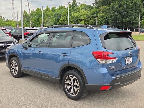 Used 2023 Subaru Forester Premium AWD/4WD image 5