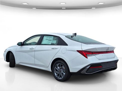New 2026 Hyundai Elantra Blue image 5