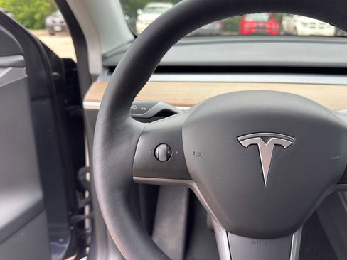 Used 2022 Tesla Model Y Long Range AWD/4WD image 15