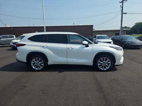 Used 2021 Toyota Highlander Limited AWD/4WD image 2