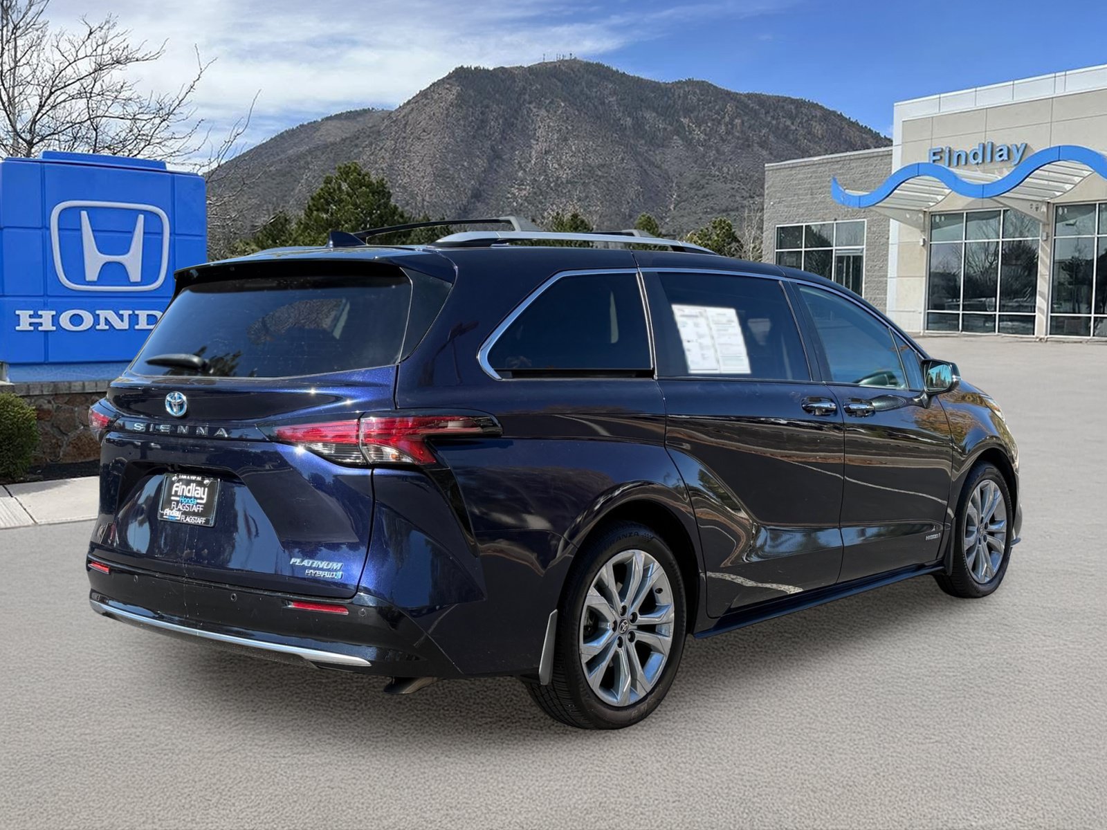 Used 2021 Toyota Sienna Platinum FWD image 7