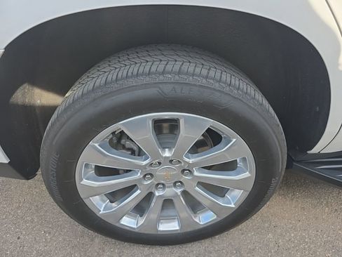 Used 2024 Chevrolet Tahoe Premier w/ Premium Package image 8