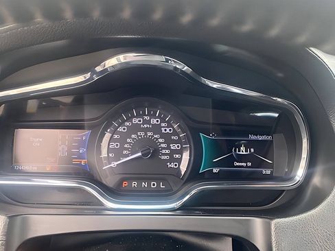 Used 2015 Lincoln MKT AWD image 9