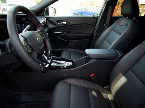 New 2026 Chevrolet Trax RS w/ Sunroof Package FWD image 11