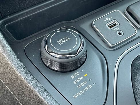 Used 2021 Jeep Cherokee Latitude Lux w/ Comfort/Convenience Group image 11