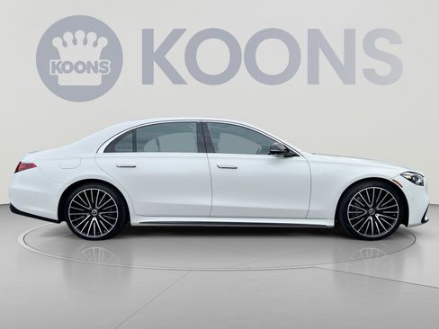 Used 2022 Mercedes-Benz S 580 4MATIC Sedan w/ AMG Line Package image 12