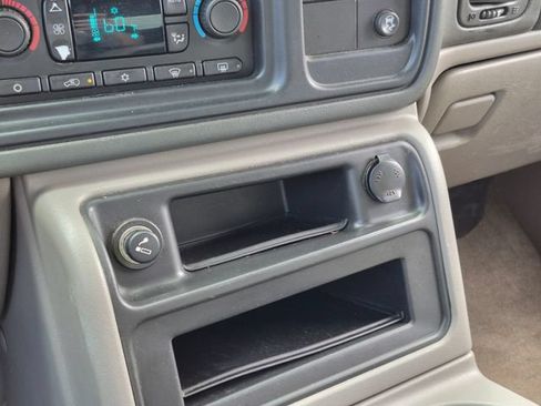 Used 2005 Chevrolet Tahoe Z71 w/ Preferred Equipment Group AWD/4WD image 19