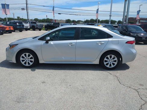 Used 2024 Toyota Corolla LE FWD image 5