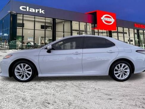 Used 2022 Toyota Camry LE image 4