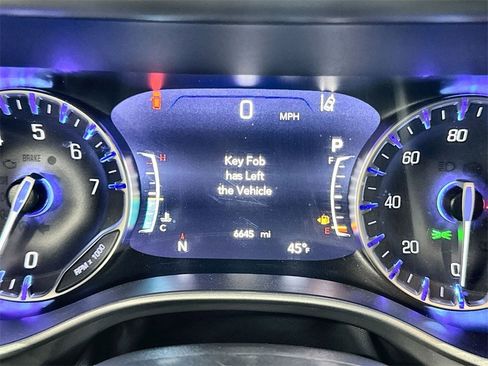 Used 2025 Chrysler Voyager LX image 18