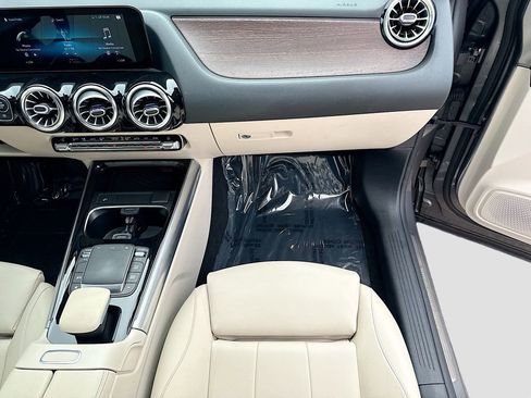 Used 2021 Mercedes-Benz GLA 250 w/ Premium Package image 17