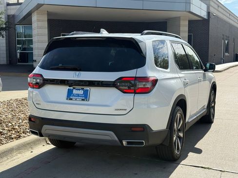 Used 2023 Honda Pilot Touring image 6