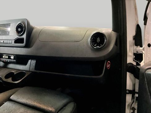 Used 2021 Mercedes-Benz Sprinter 2500 image 17