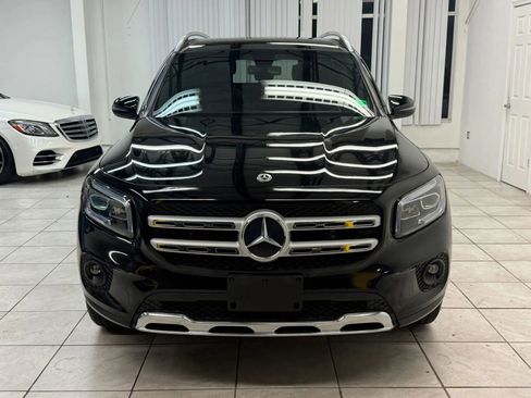 Used 2021 Mercedes-Benz GLB 250 4MATIC w/ Premium Package image 2