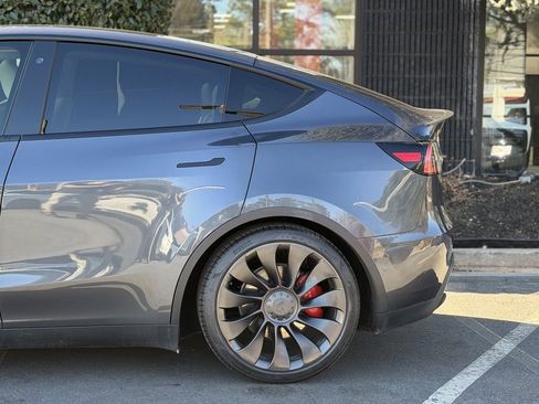 Used 2020 Tesla Model Y Performance image 11