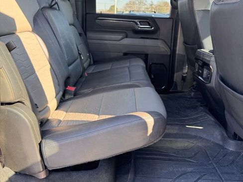 Used 2024 Chevrolet Silverado 2500 ZR2 w/ Technology Package image 16