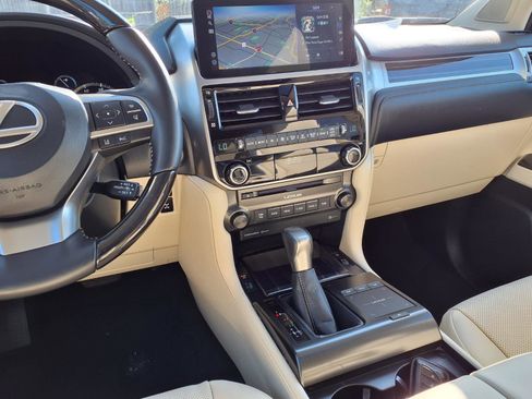 Used 2023 Lexus GX 460 Premium w/ Premium Package AWD/4WD image 7
