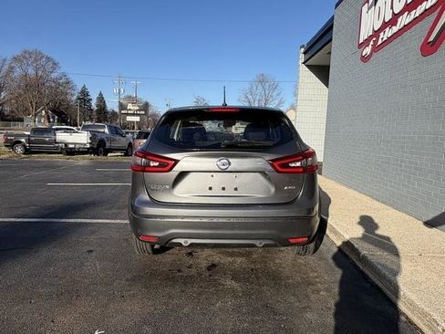 Used 2020 Nissan Rogue Sport S image 6