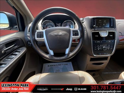 Used 2015 Chrysler Town & Country Touring w/ Driver Convenience Group FWD image 8
