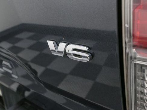 Used 2017 Toyota Tacoma Limited image 12