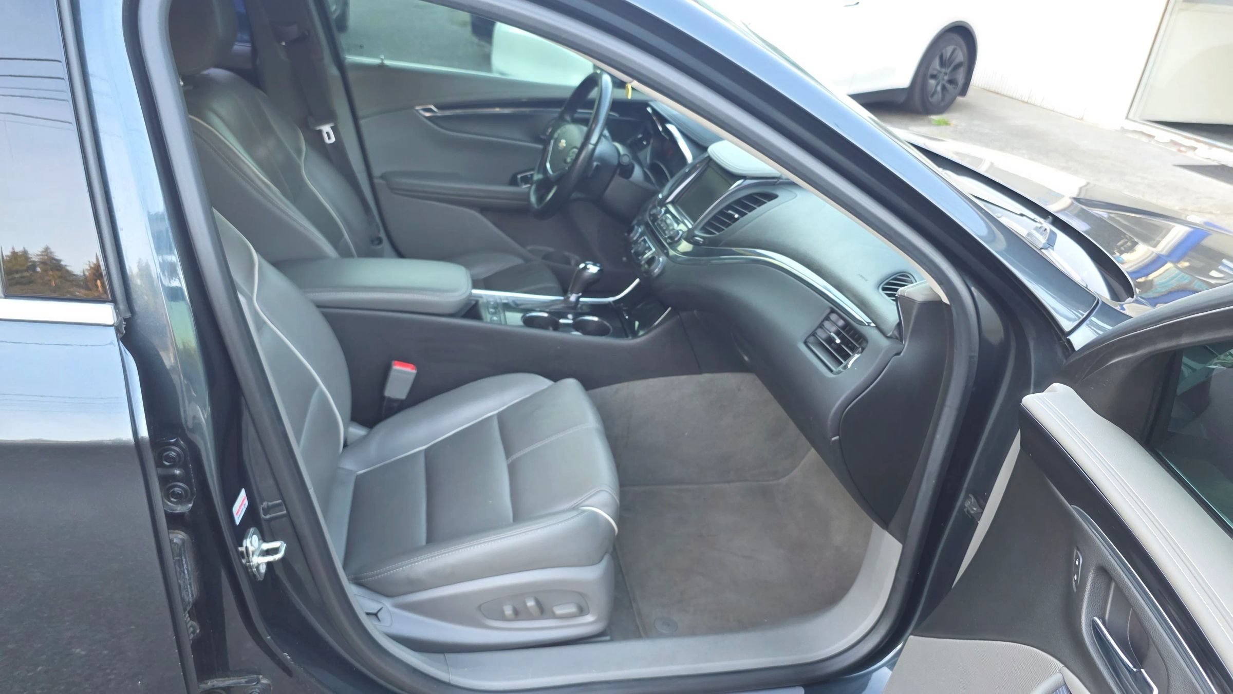 Used 2018 Chevrolet Impala Premier FWD image 13