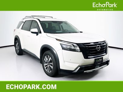 Used 2023 Nissan Pathfinder SL w/ Black Appearance Package