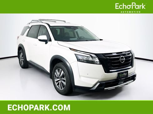 Used 2023 Nissan Pathfinder SL w/ Black Appearance Package FWD image 1