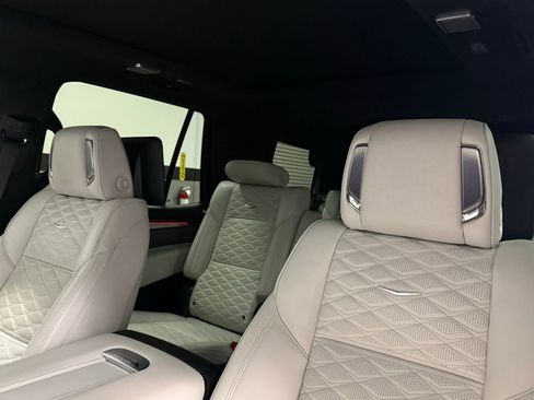 Used 2025 Cadillac Escalade Sport Platinum AWD/4WD image 21