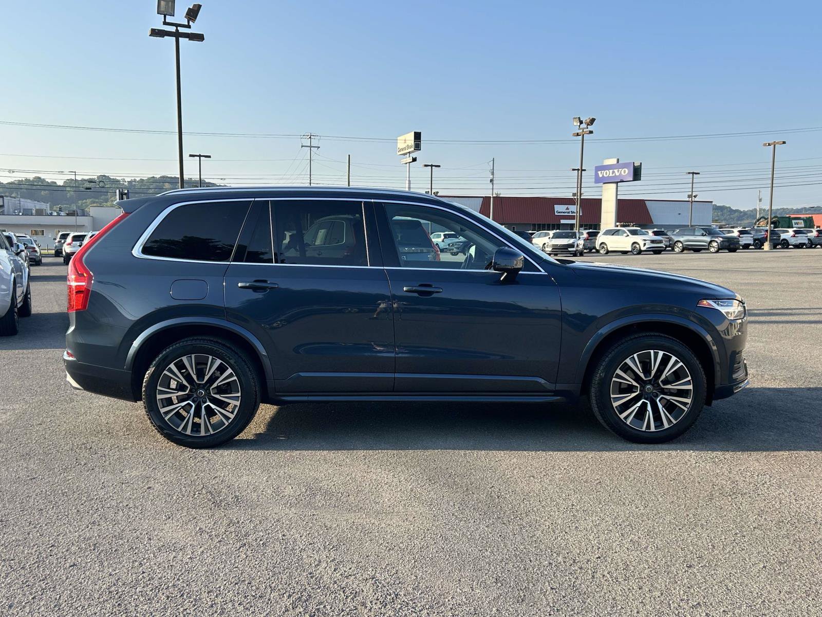 Used 2020 Volvo XC90 T6 Momentum w/ Protection Package Premier AWD/4WD image 8
