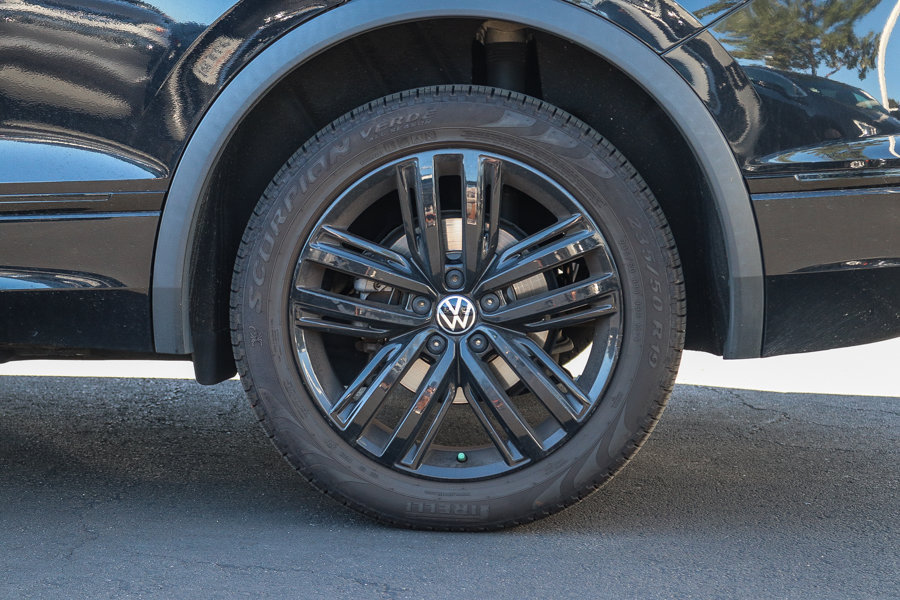 Used 2022 Volkswagen Tiguan SE R-Line FWD image 11