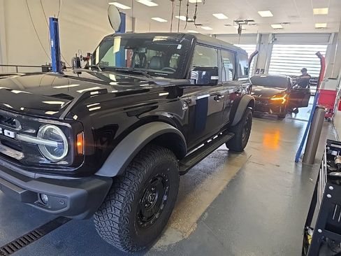 Used 2024 Ford Bronco Outer Banks AWD/4WD image 2