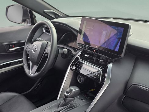 Used 2023 Toyota Venza Limited image 28