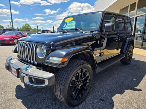Used 2023 Jeep Wrangler Unlimited Sahara w/ Cold Weather Group AWD/4WD image 24