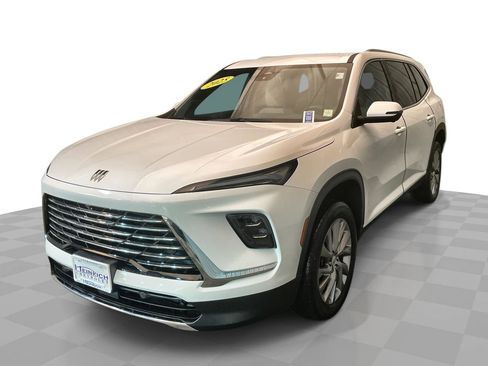 Used 2025 Buick Enclave Preferred image 1