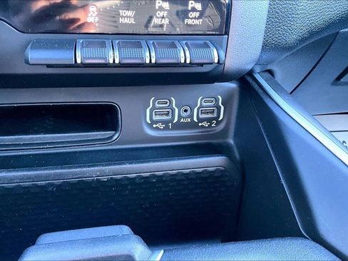 Used 2022 RAM 1500 Big Horn AWD/4WD image 23