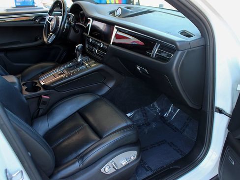 Used 2020 Porsche Macan AWD/4WD image 20