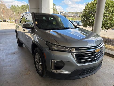 Used 2023 Chevrolet Traverse LT image 4