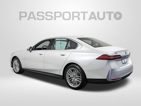 Used 2025 BMW 530i xDrive image 3