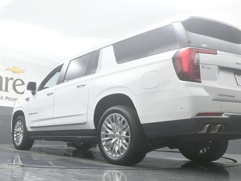 Used 2025 GMC Yukon XL Denali AWD/4WD image 5