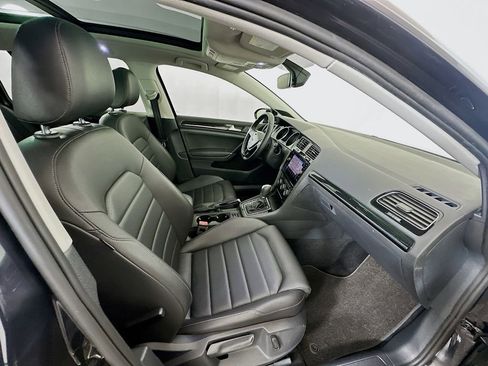 Used 2018 Volkswagen Golf SEL image 29