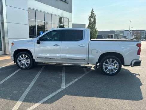 Used 2023 Chevrolet Silverado 1500 High Country w/ High Country Premium Package AWD/4WD image 3