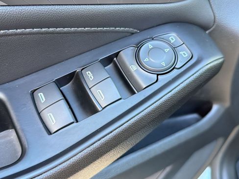 Used 2023 Chevrolet Traverse LT FWD image 21