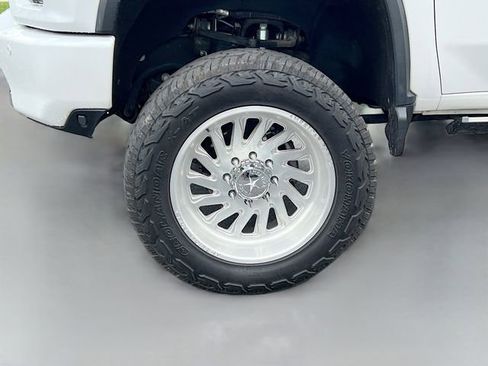 Used 2020 Chevrolet Silverado 2500 High Country w/ Z71 Off-Road Package AWD/4WD image 11