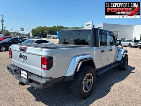 Used 2023 Jeep Gladiator Sport AWD/4WD image 9